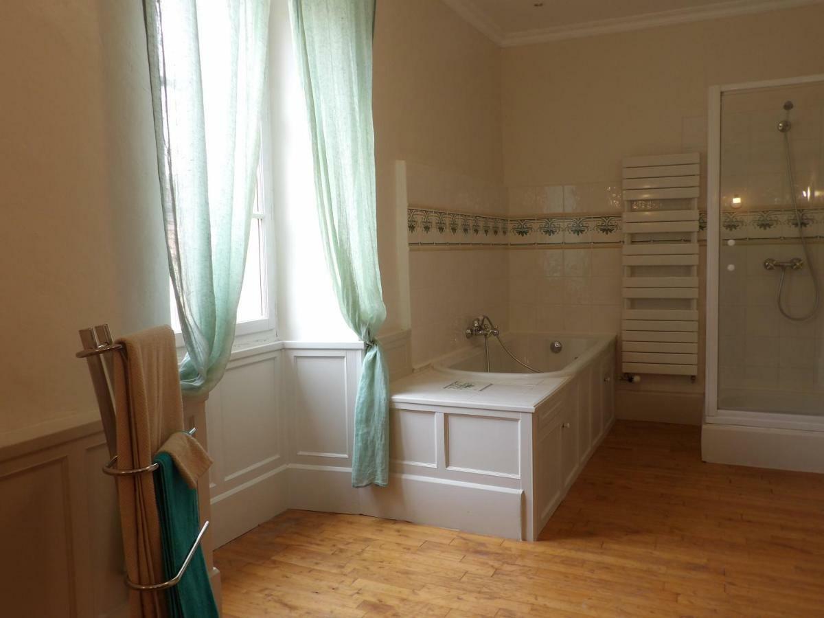 Au Pays De Jacquou : Chambre D'Hotes Et Table D'Hotes Fossemagne Exterior photo